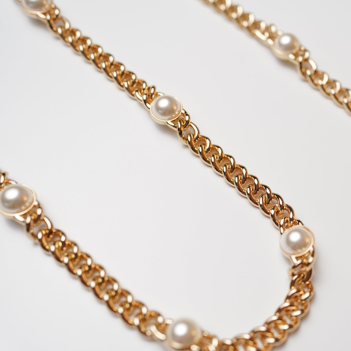 Vintage 12-Pearl Golden Bag Chain